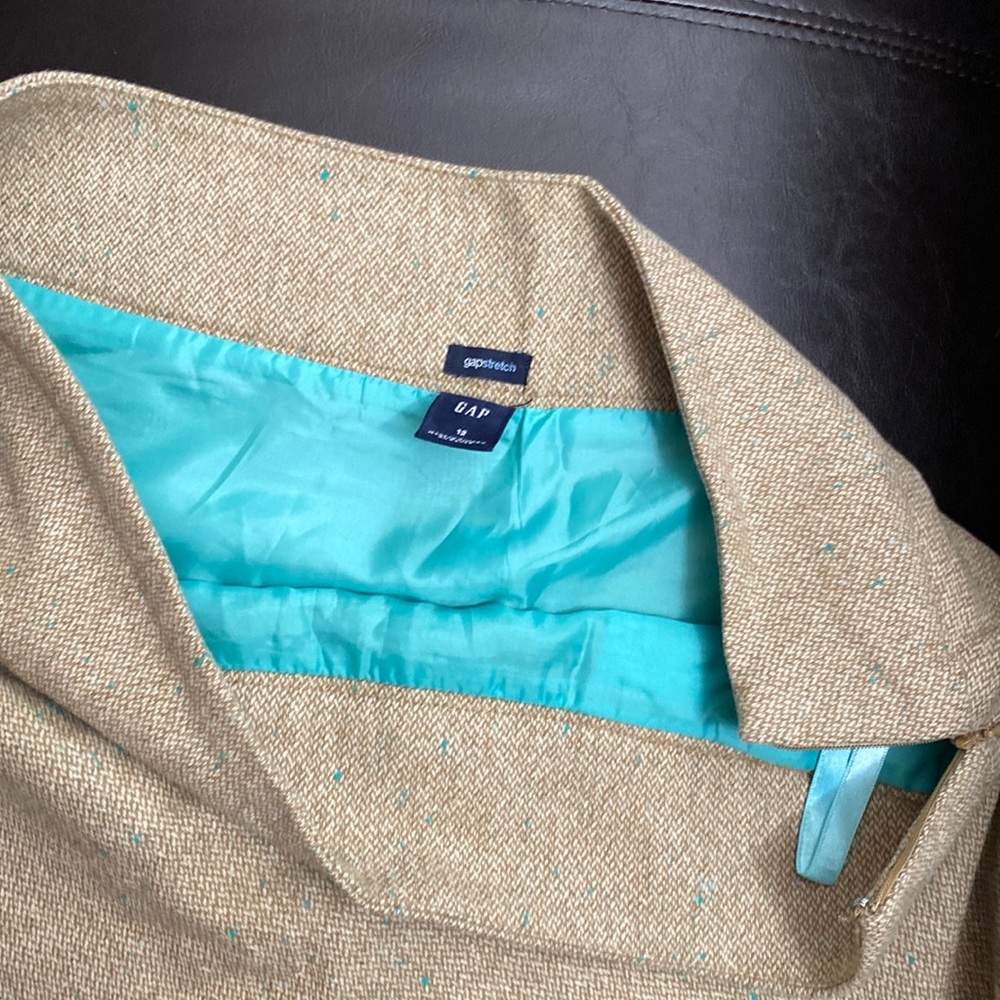 Women wool skirt. Tan with aqua flakes.  GAP size 12.